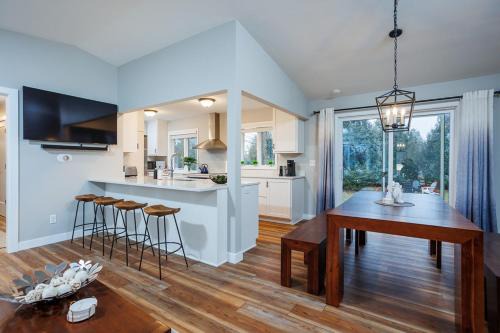 Baileys Harbor House | Marina Cottage by Simple Life Rentals