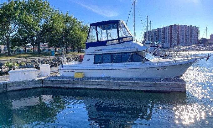 Racine Boat Rental | Marina Life II - 28 Carver @ Reef Point Marina