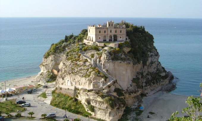 Tropea Apartment | Marina, min walk beach, wi fi, inside La Pineta resort.