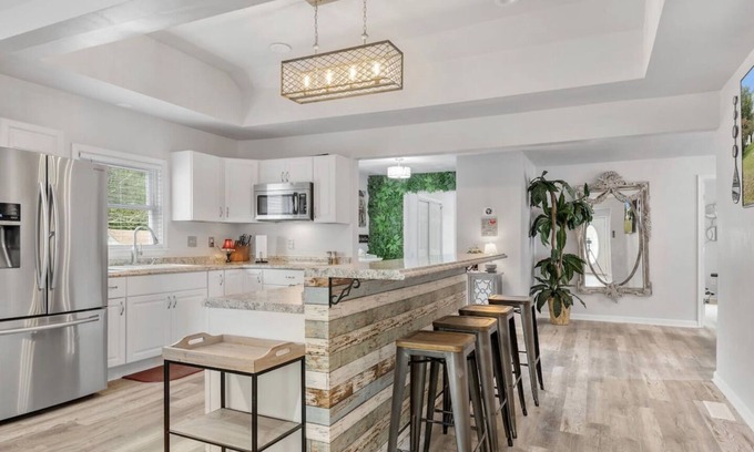 Central Newport News House | Marina Paradise, Pet Friendly, Ample Parking, Game Room