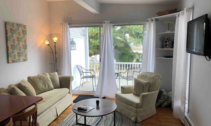 Gloucester Apartment | Marina View, Walk to Niles Beach & Rocky Neck