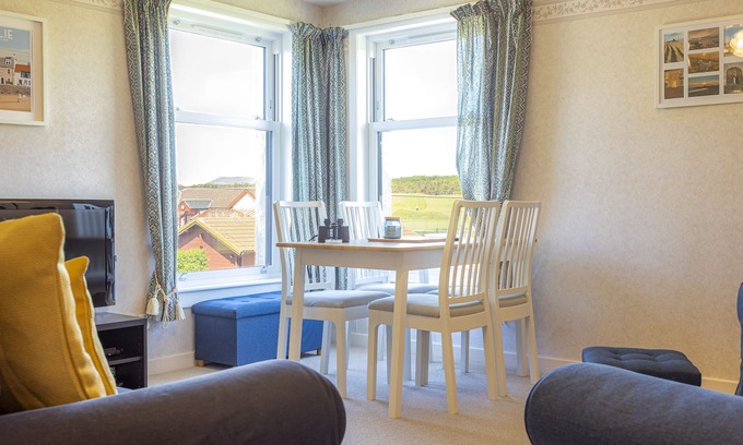 Leven Apartment | Marine Park (No 12)