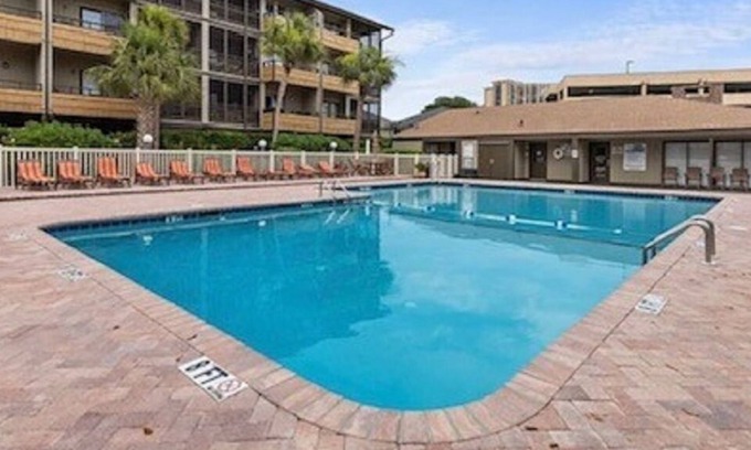 The Dunes Condo | Mariners Cove - Cozy condo located across from the beach and Ocean Annie's.