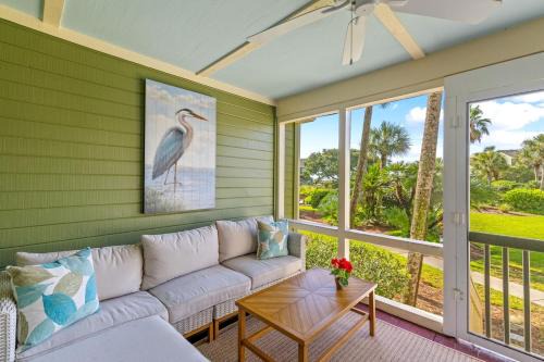 Isle of Palms Apartment | Mariners Walk 6B - Screen Porch Ocean Pool Walkout