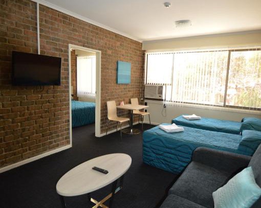 Plympton Park Hotel | Marion Motel and Apartments