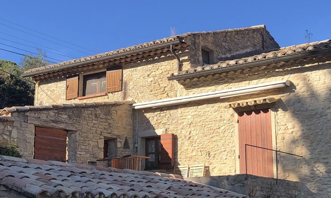 Faucon House | Marius, Provencal farmhouse, swimming pool and opposite Ventoux.