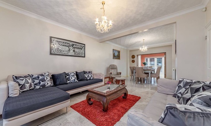 Clayhall House | Marlands Residence - Ilford