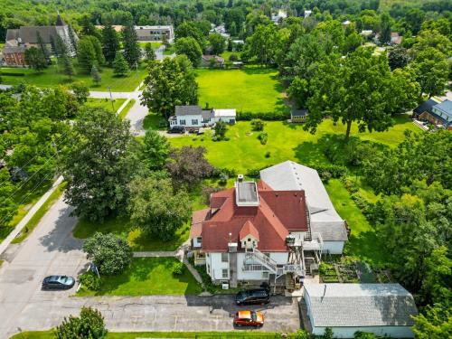 Marmora Apartment | Marmora and Lake Inn Apartment-Sleeps 5 guests