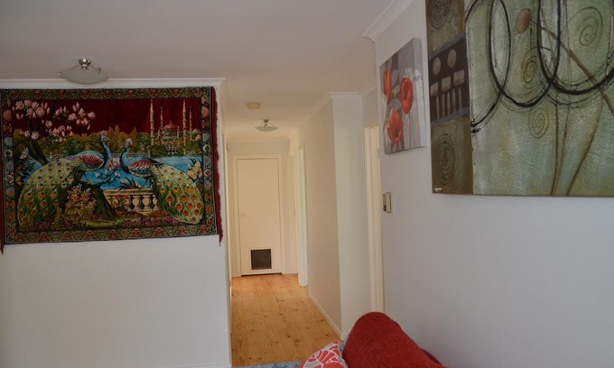 Kilsyth House | Maroondah 3 Bedroom house - Dogs welcome, peaceful large garden free parking