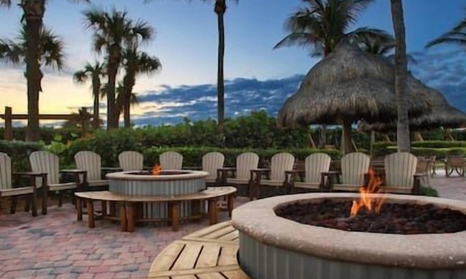Hunt Club Hotel | Marriott's Ocean Point Resort, Palm Beach Shores, Beachfront