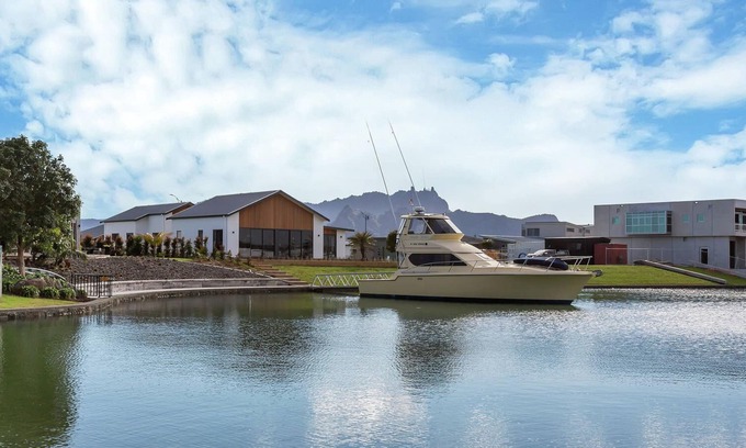 One Tree Point House | Marsden Cove Canal-Front Holiday House