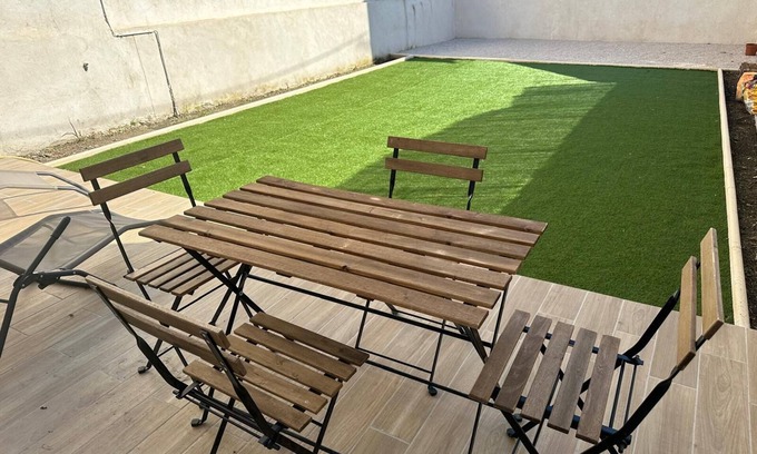 Baille Apartment | Marseille getaway close to the sea-wifi- south-facing with garden