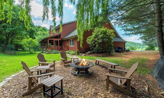 Marshall House | Marshall Skyline Retreat | Pet-Friendly, Mountain Views, Hot Tub, Gym, Movie Theater & Game Room!