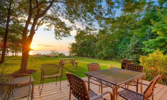 Fennville House | Martha's Cottage: Lake Michigan Waterfront, Private Beach, Sunroom, Fire Pit