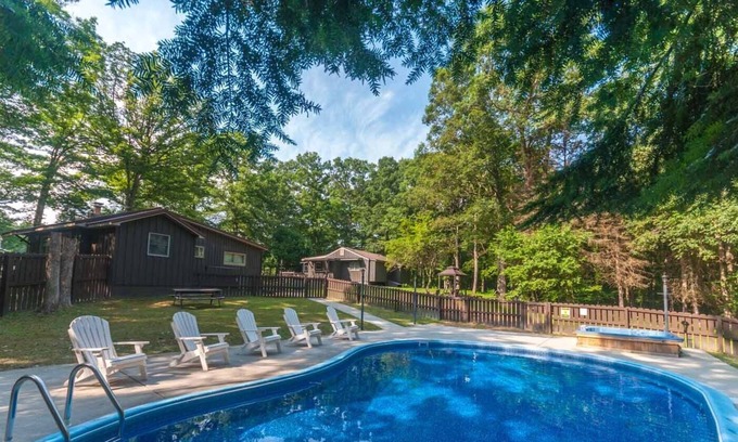 Ohiopyle House | Martha's Retreat | 5BR, 3BA, Pool, Hot Tub, close to Ohiopyle