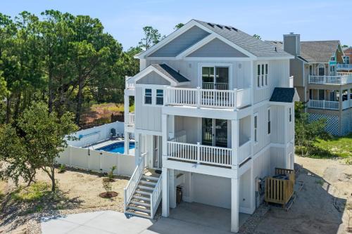 Monteray Shores House | Martinis and Bikinis