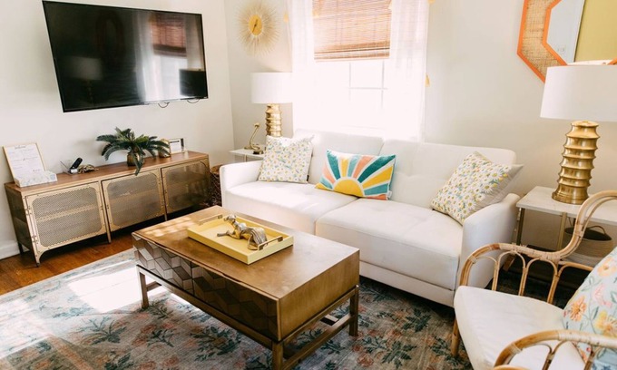 East Memphis Condo | Marty's Opalhouse Garden by Pettigrew Adventures