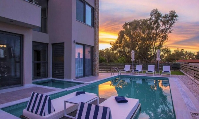 Pefkochori Villa | Marvellous Halkidiki Villa | Villa Amroth | 3 Bedrooms | Spacious Furnished Sun.