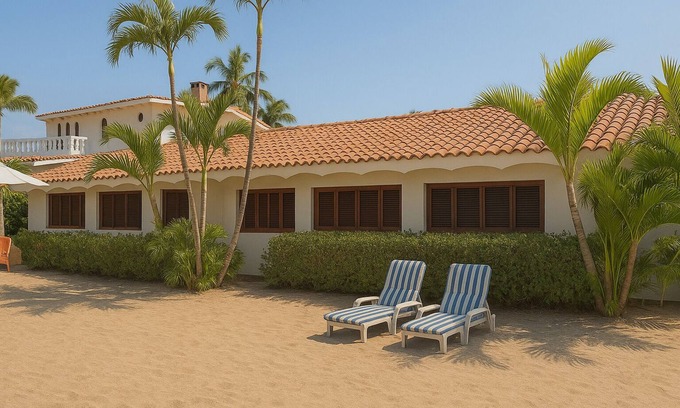 Los Ayala House | Marvelous 3-bedroom BEACHFRONT home on Los Ayala Beach