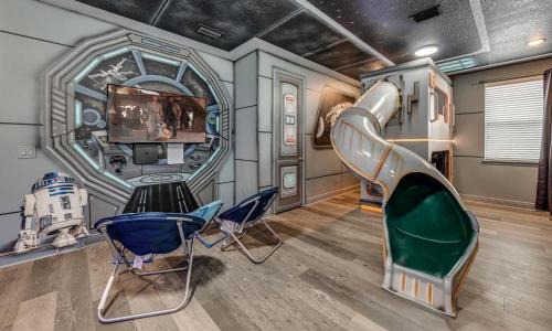 Bay Lake House | Marvelous 5 Bdrm Villa with Galactic Themed Bedroom at Encore