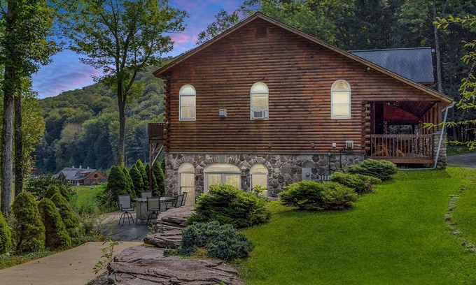 Fishs Eddy House | Marvelous 5-bedroom house in Fishs Eddy with AC, fitness room, WiFi