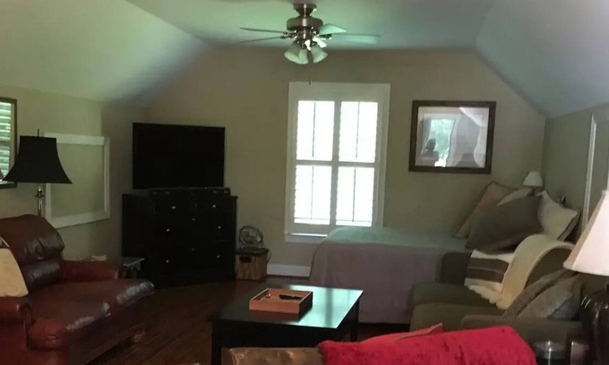 Southmont Apartment | Marwood Cottage on the lake