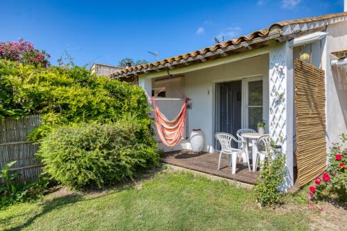 Saintes-Maries-de-la-Mer House | Mas des Cypres - Mazet 4