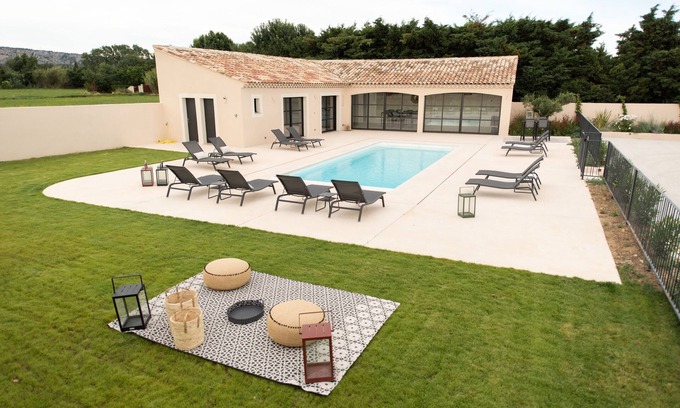 Salon-de-Provence Other | Mas en Provence Avec Piscine un Havre de Paix Pour se Ressourcer