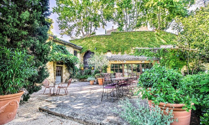 Lauris Other | Mas for rent in Lauris in the village, in the heart of the South Luberon