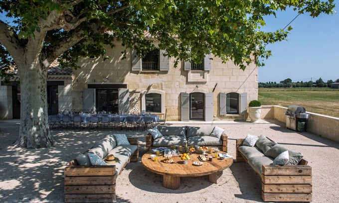 Arles House | Mas "LEGRAND", 18th century farmhouse, sleeps 15. 8 bedrooms, 8 bathrooms