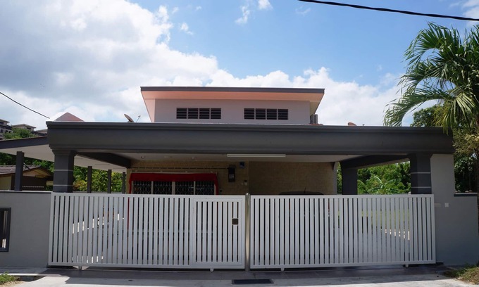 Bukit Baru House | Mason's Bungalow - event house/homestay to fit up to 16+ pax