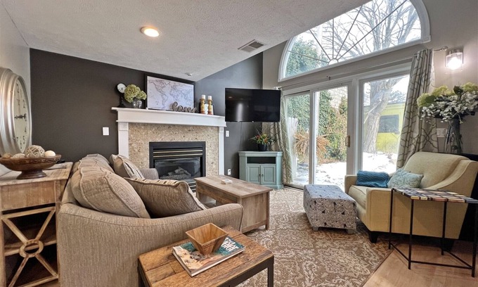 Saugatuck House | Mason Street Hideaway: Downtown Saugatuck, Dog Friendly, Parking, Fun