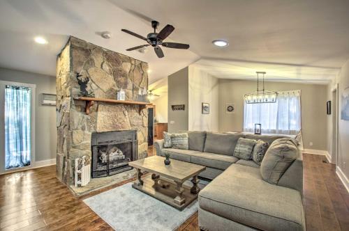 Massanutten House | Massanutten Getaway with Fireplace Hike and Ski!