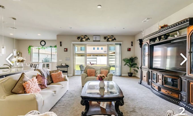 Greenacres House | Massive 4 bedroom retreat, perfect for families and groups