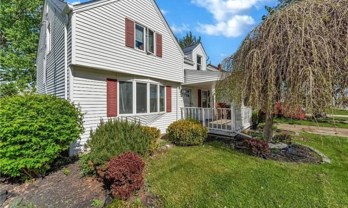 Buffalo House | Massive 4 bedroom with fenced yard!