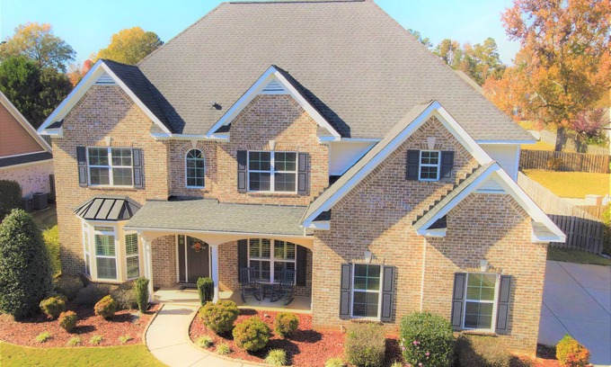 Evans House | Master's enthusiasts- Sleeps 12, private pool, fishing, kayaking, tennis, sports