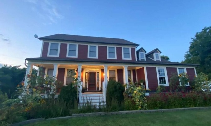 Goldsmith House | (Master Suite) Home Away From Home, Only Better