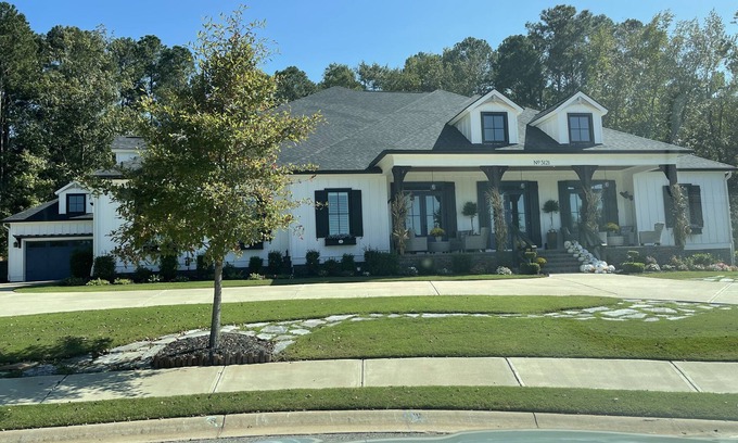 Evans House | Masters Golf dream rental! This new ranch style generation home is 5700 sq ft !
