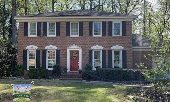Montclair House | Masters Rental 4br 2.5ba; Less than 4mi from Augusta National with putting green