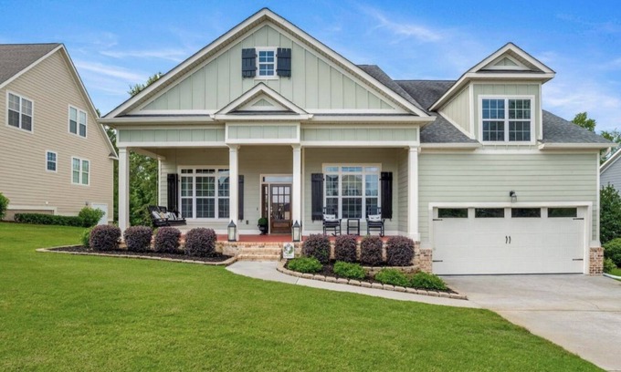 Evans House | Masters Rental - Beautiful Evans, GA Home!