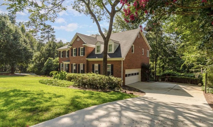 Martinez House | Master’s Rental-Gated Neighborhood