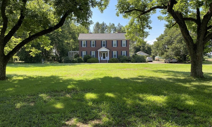 Trenton Bed & Breakfast | Masters rental - Historic federal in the heart of Edgefield county