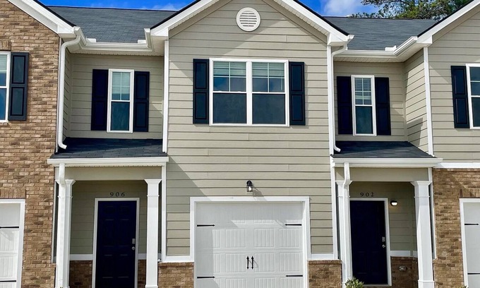 Graniteville House | Masters Retreat: Charming 2 bedroom 2.5 bath Townhome Near Augusta National!