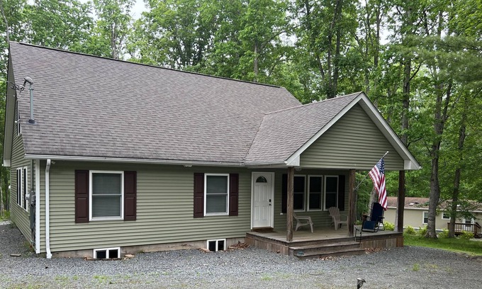 Lackawaxen House | Masthope Community 4 bedroom 5 minutes from Lake with Game Room