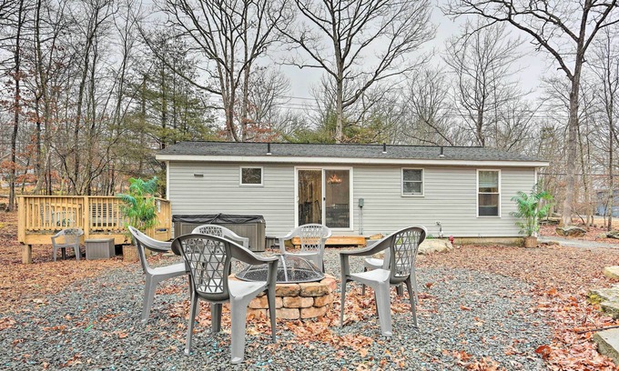 Lackawaxen Cottage | Masthope Mountain Vacation Rental w/ Hot Tub!