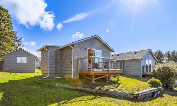 Grayland House | Mastodon Cottage