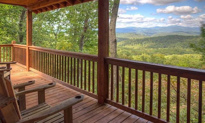 Helen Cabin | Matterhorn | 2BR Retreat with Spectacular Mtn Views, Fireplace and Pool Table