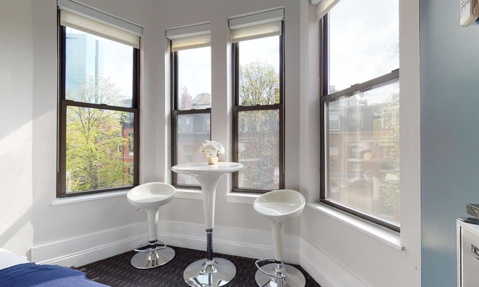 Columbus Apartment | Maverick Suites at 400 Columbus Ave