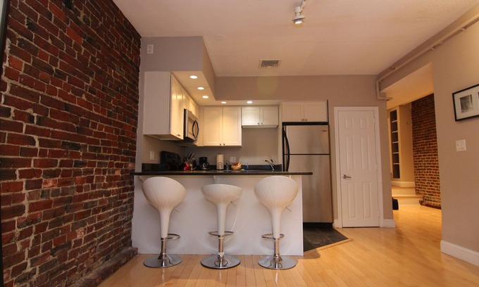 Columbus Apartment | Maverick Suites at 402 Columbus Ave