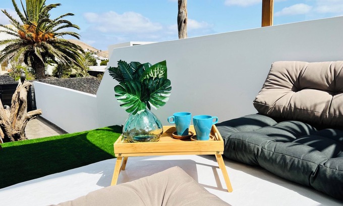 Nazaret Apartment | Max Tranquility In Our Ultra-Bright Studio, In The Very Center Of LANZA 💕
